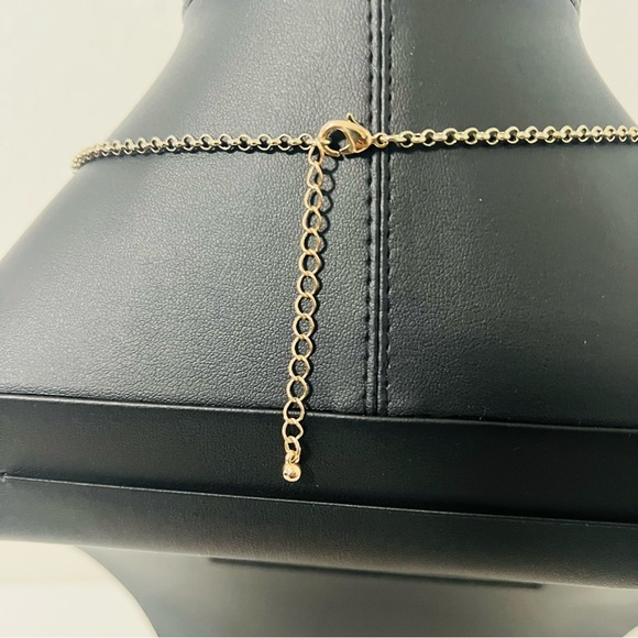 Timeless Elegance Stunning Gold and White Necklace Statement Business - Picture 5 of 8